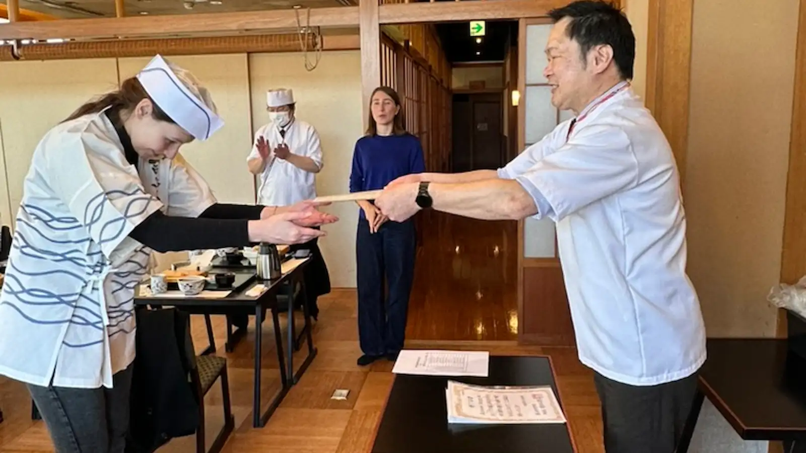 Handing over cooking class certificate