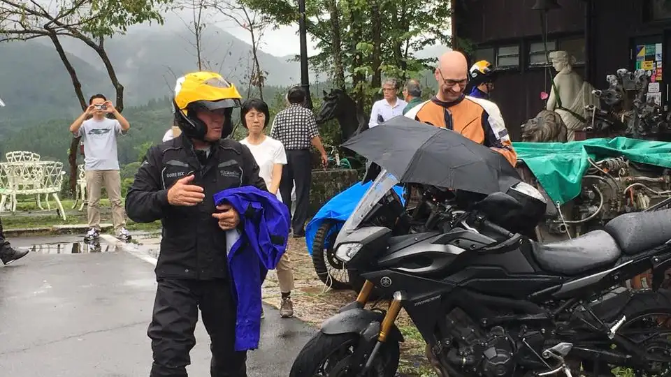 Kenny Roberts autographing Dale’s motorcycle