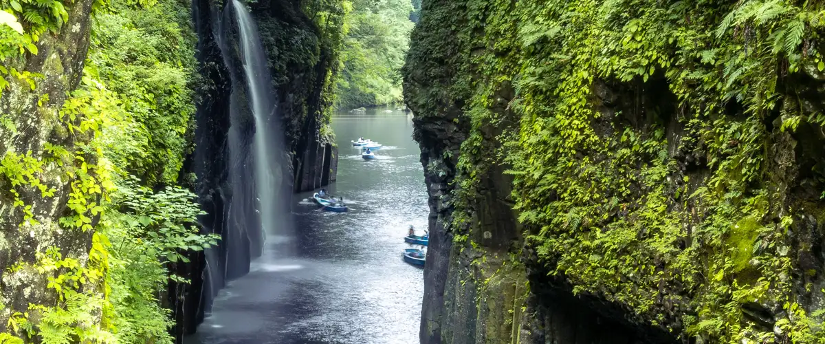 Takachiho Gorge — Manai Falls & rowboats