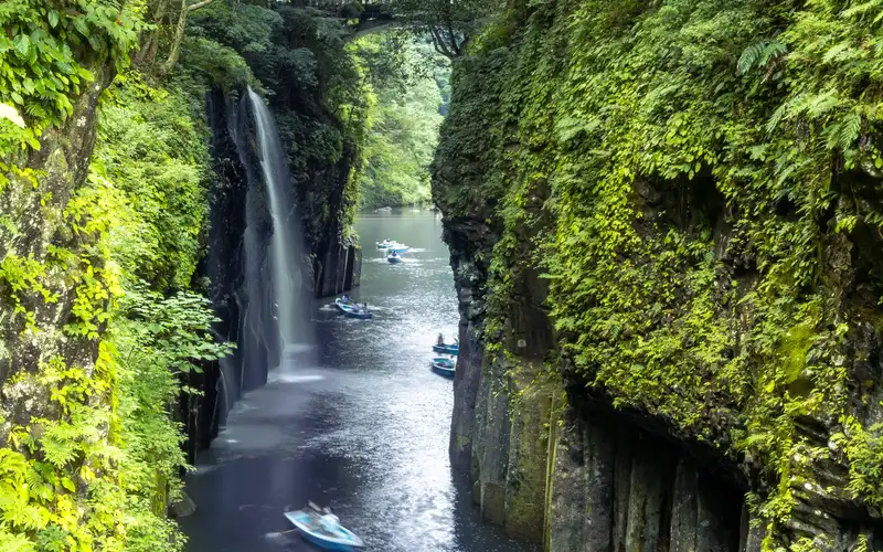 Takachiho Gorge — Manai Falls & rowboats