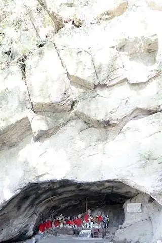 Buddhas cave