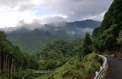 ~228 km — Onta Pottery Village, Mamedamachi, the Hakoishi Pass, the Daikanbō Lookout, and Aso hot springs.