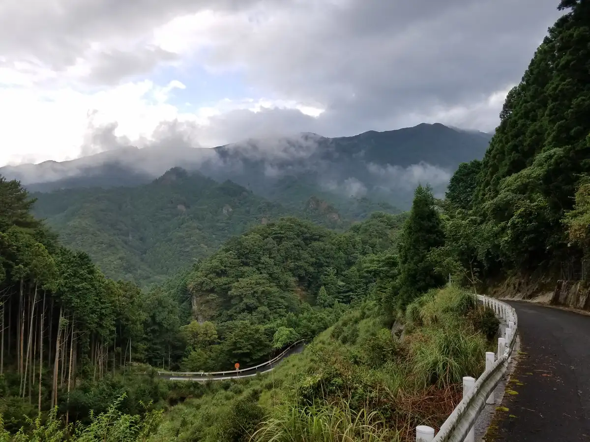 ~228 km — Onta Pottery Village, Mamedamachi, the Hakoishi Pass, the Daikanbō Lookout, and Aso hot springs.