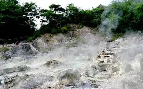 The bubbling Unzen hells