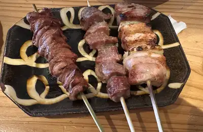 A stroll through a historic castle town, a flower-arranging session with a light multi-course lunch, a visit to a traditional sake brewery, and a relaxed grilled-chicken dinner.