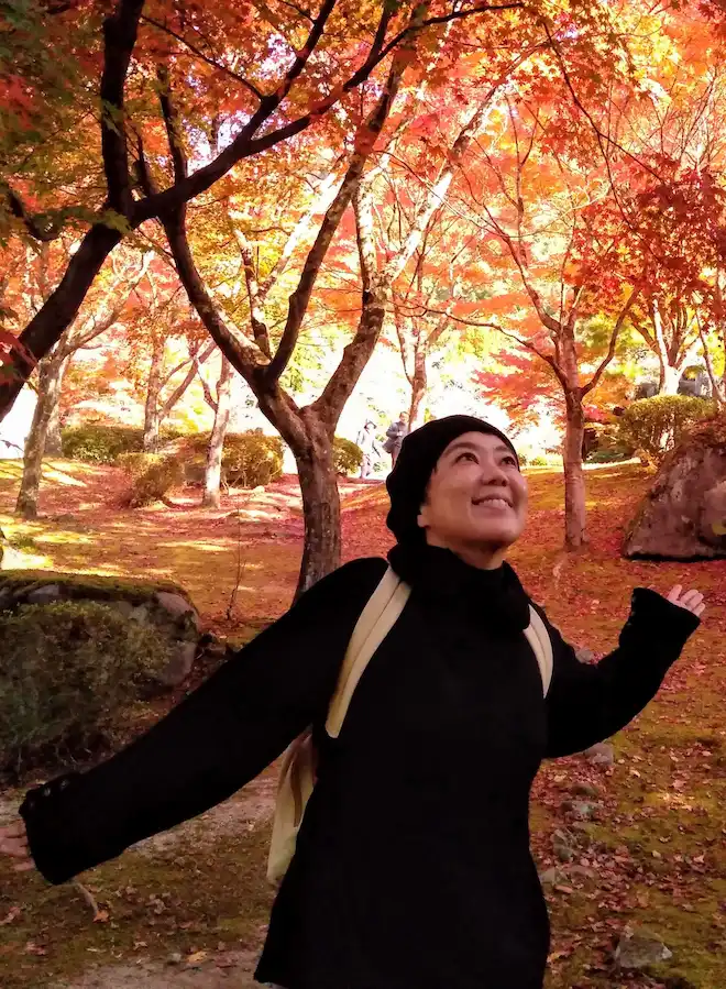 Enjoying the autumn leaves at Yabeki Gorge in Oita