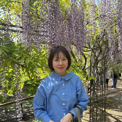 Soyo with some flowers